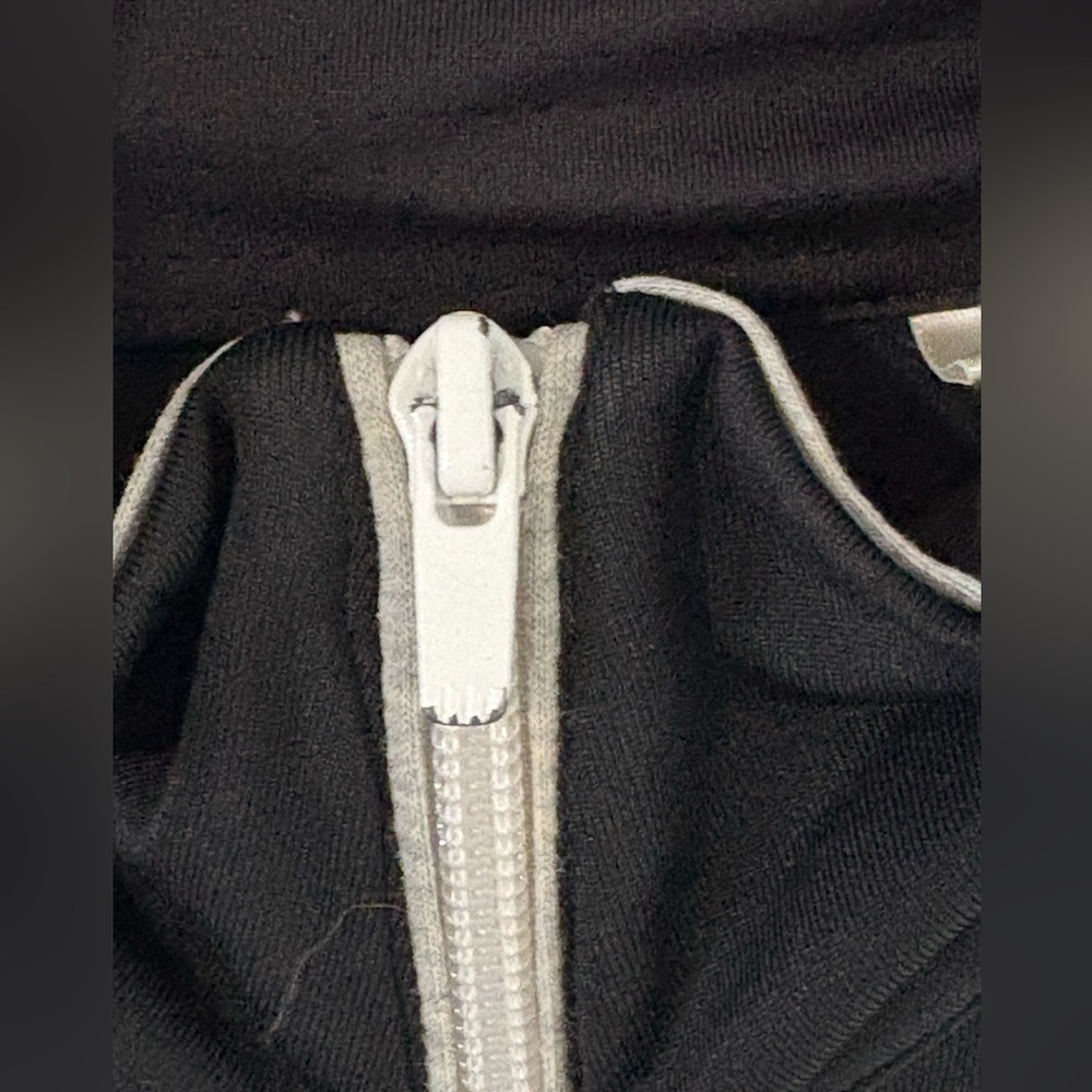Adidas • Full Zip Jacket - Picture 8 of 10